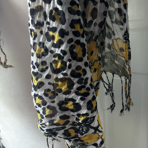 Vera Bradley Go Wild fringe scarf retired pattern - Picture 2 of 4